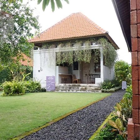 Louto Dmell Guesthouse Sanur Eksteriør bilde